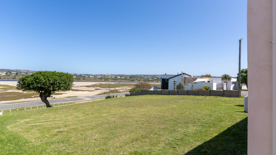 5 Bedroom Property for Sale in Stilbaai Oos Western Cape